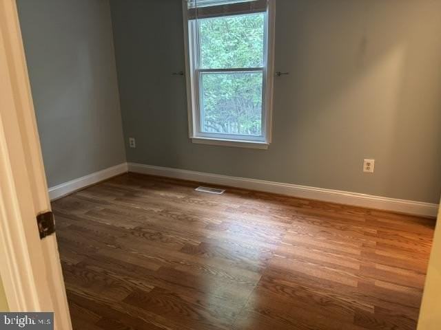 1345 Alderton Ln - Photo 6 of 9