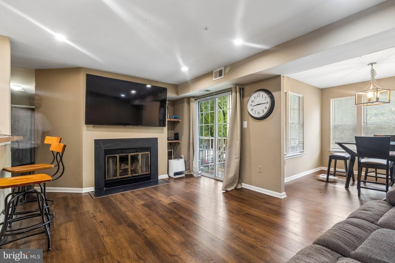 2040 Alice Ave #202 - Photo 3 of 17