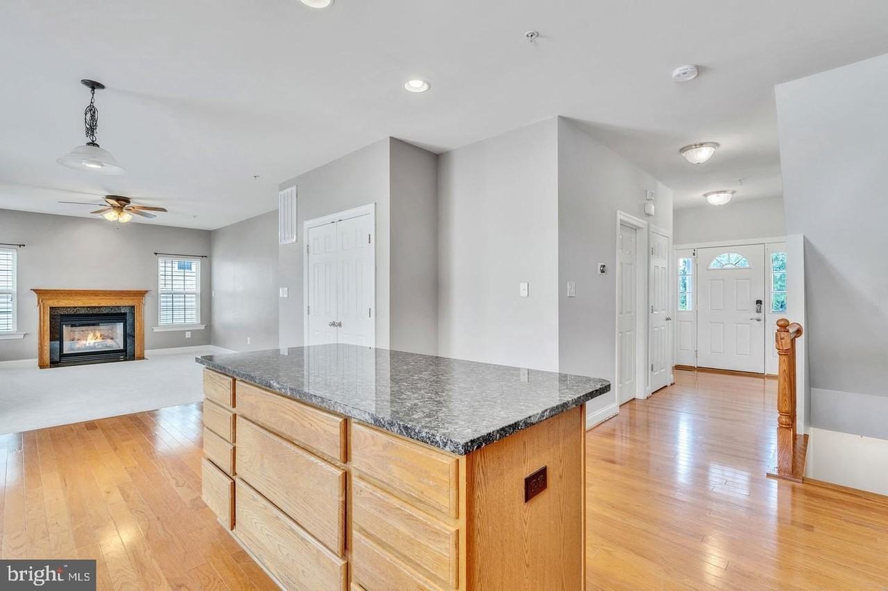 24340 Broad Creek Dr - Photo 3 of 38