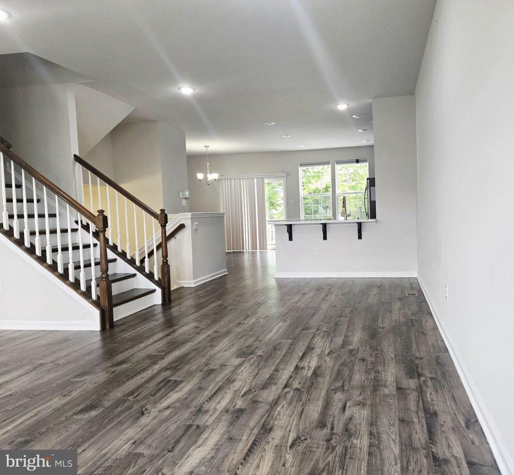 11 Autumn Park Blvd - Photo 4 of 35