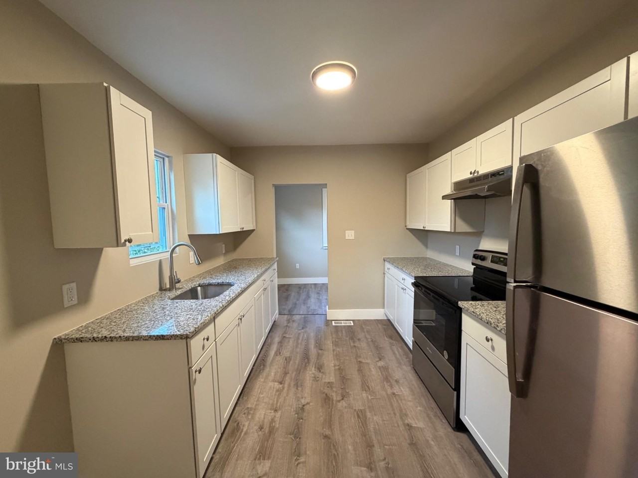 215 Thomas Ave N - Photo 4 of 15