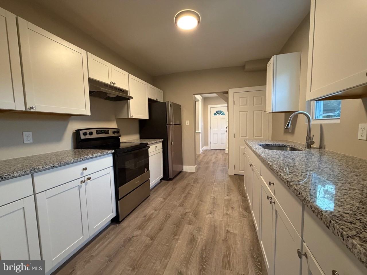 215 Thomas Ave N - Photo 5 of 15
