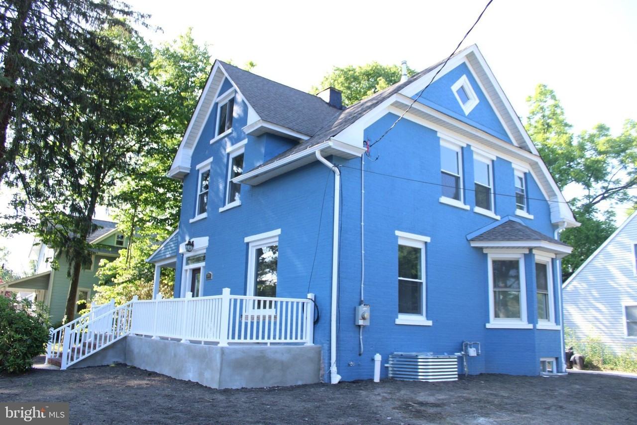201 University Blvd - Photo 2 of 33