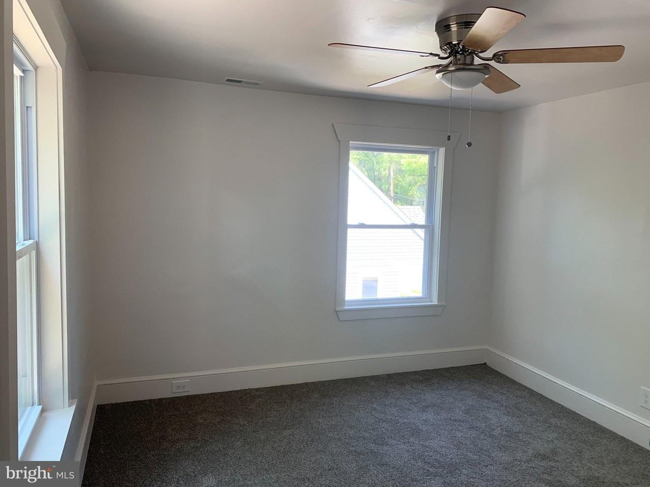 201 University Blvd - Photo 6 of 33
