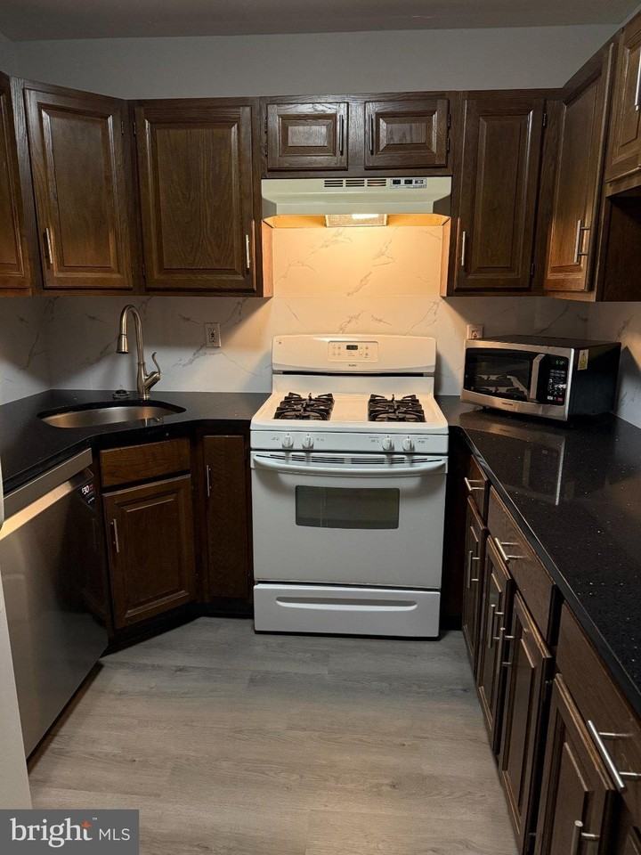 15 Azalea Ct - Photo 5 of 14