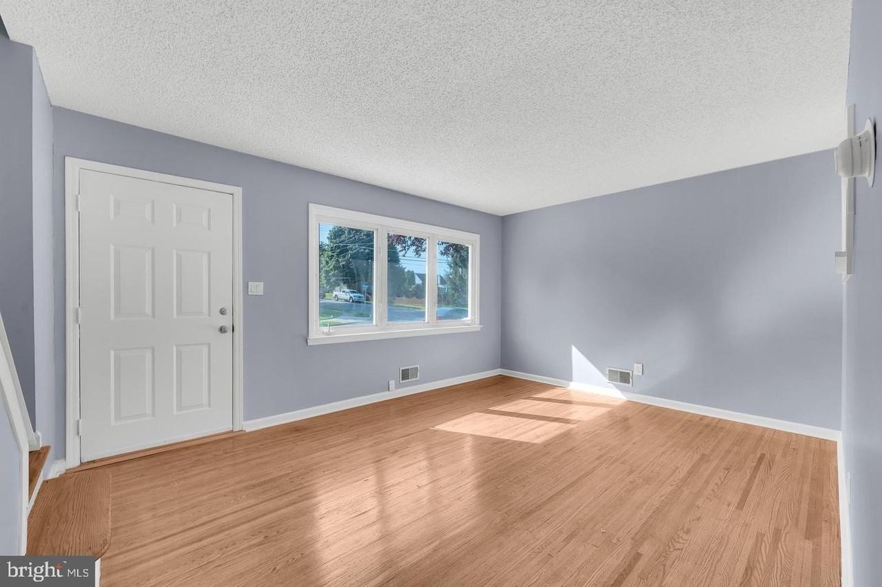 42 Baltusrol St - Photo 3 of 26