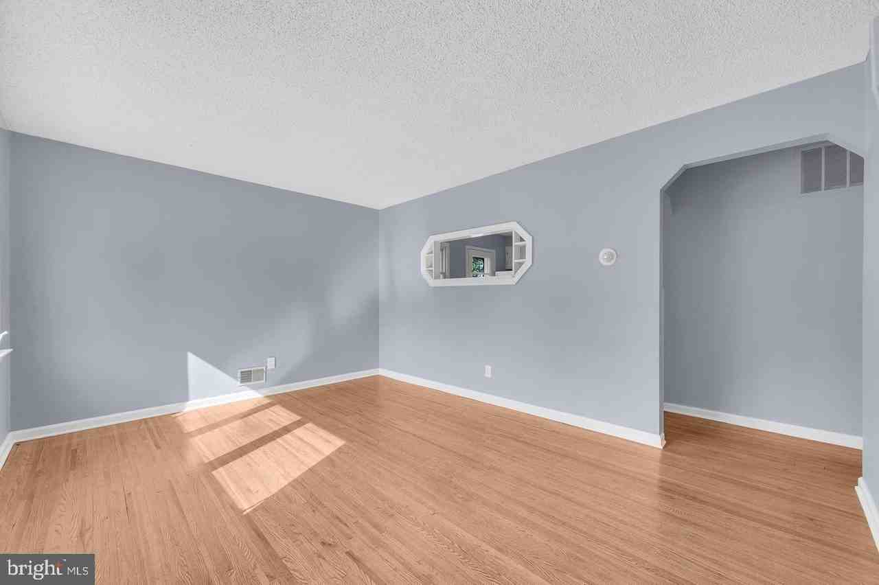 42 Baltusrol St - Photo 5 of 26