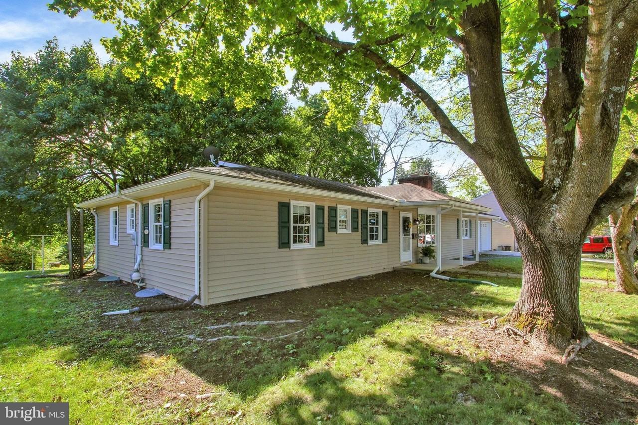 230 Ewell Ave - Photo 3 of 27