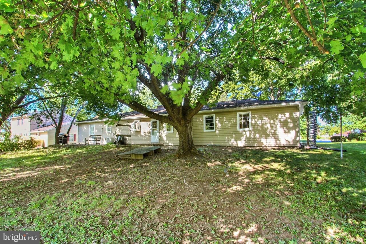 230 Ewell Ave - Photo 5 of 27