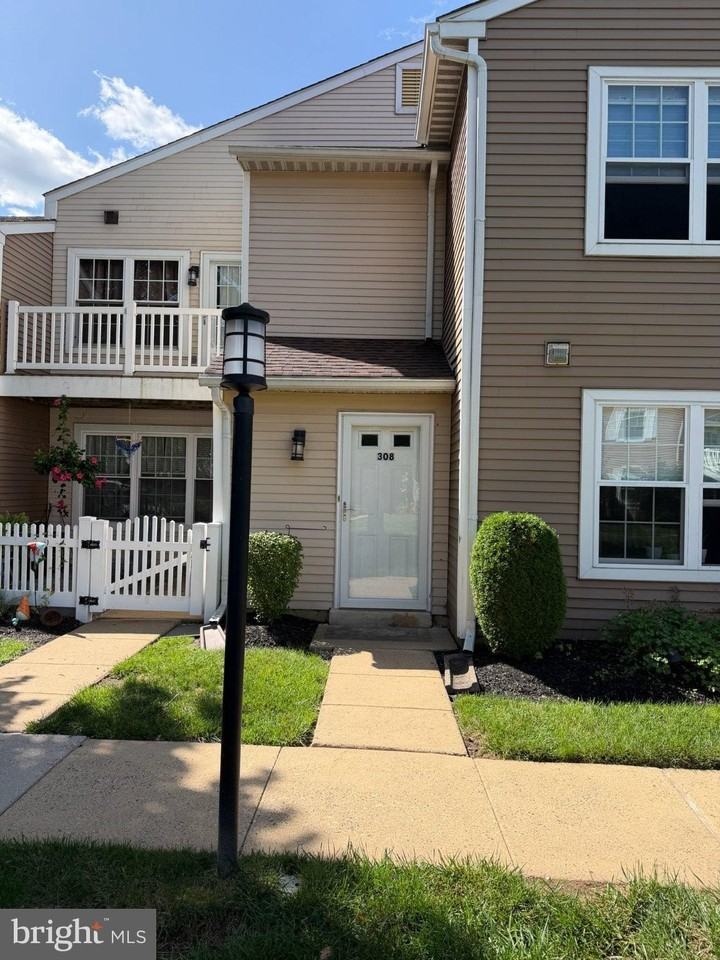 308 Ferris Ln - Photo 2 of 21