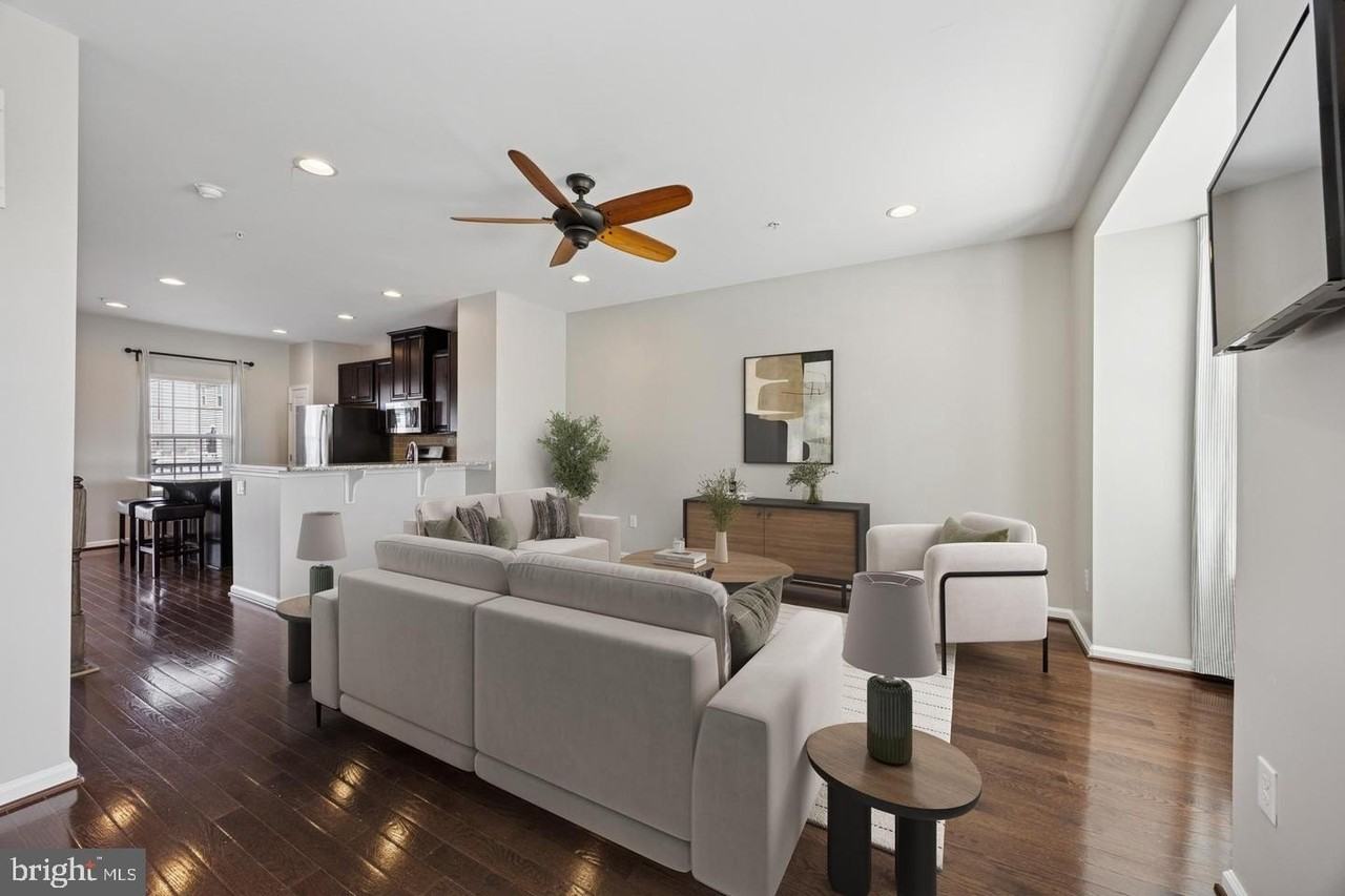 641 Washington Sq - Photo 3 of 29