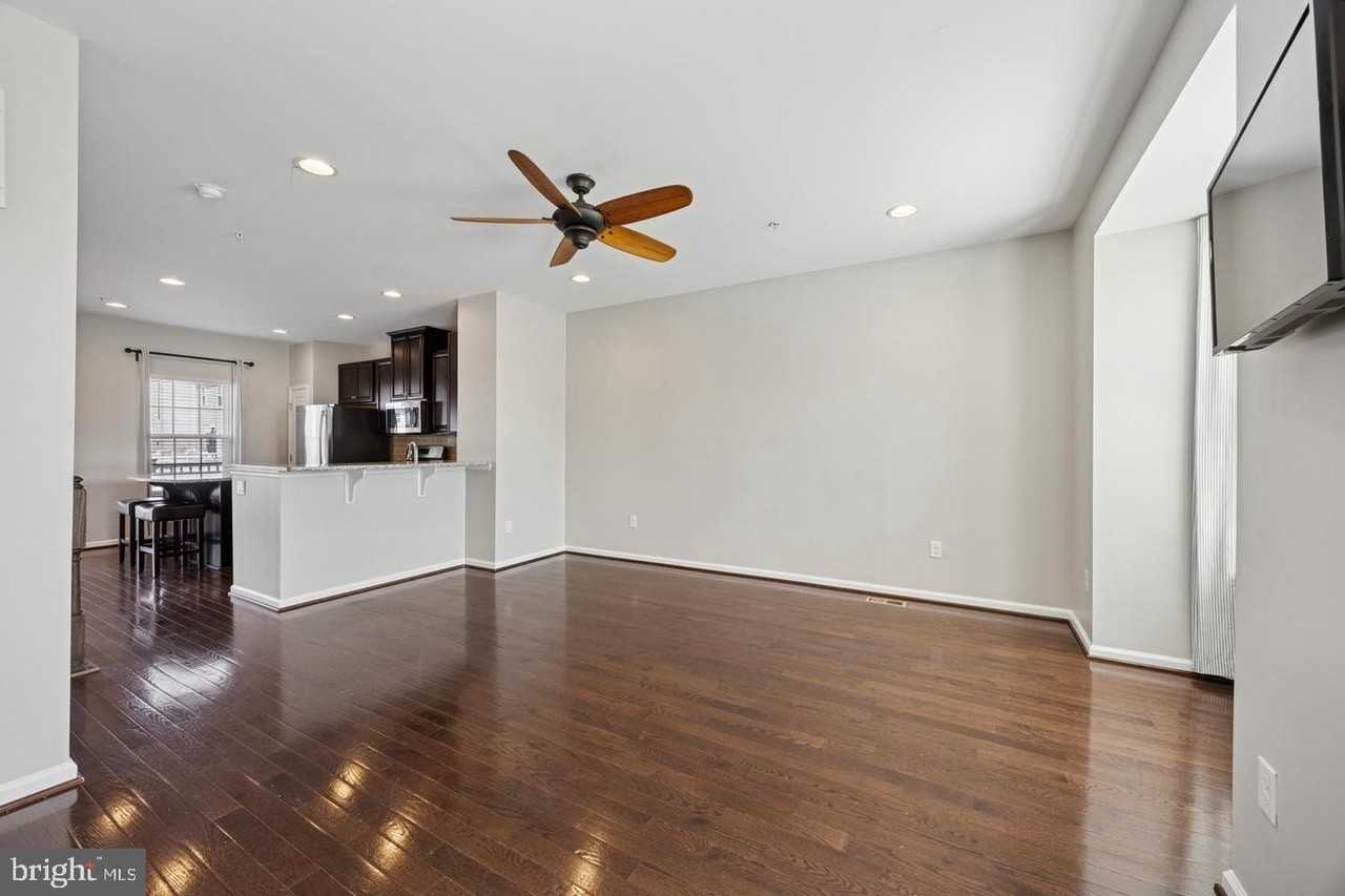641 Washington Sq - Photo 4 of 29