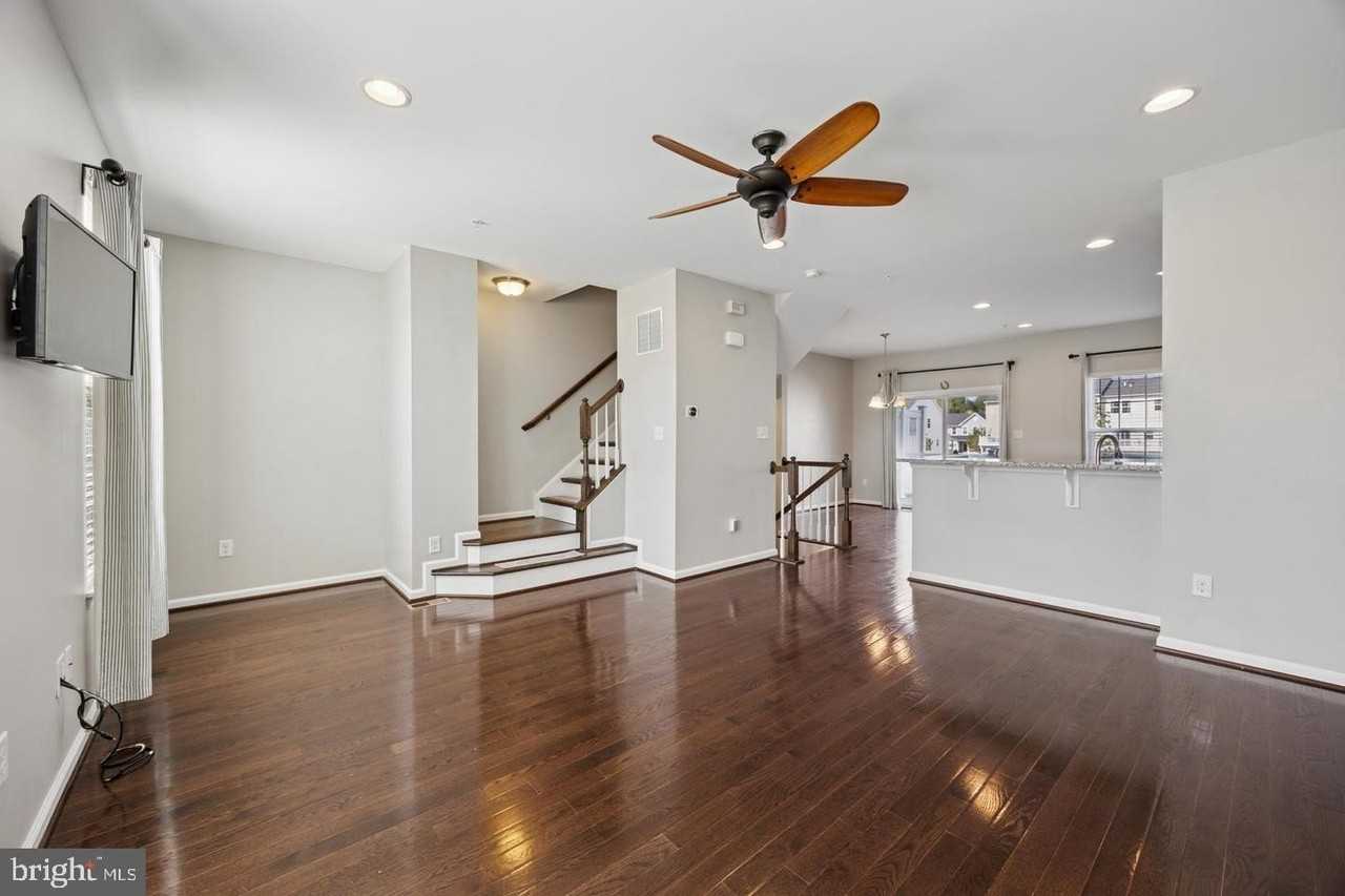 641 Washington Sq - Photo 6 of 29