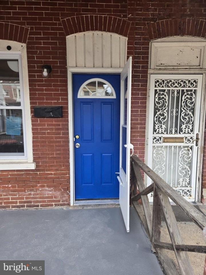 2621 W 6th St - Photo 2 of 20