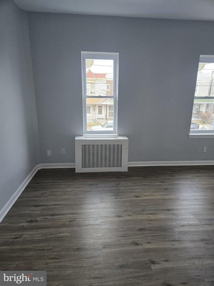 2621 W 6th St - Photo 3 of 20