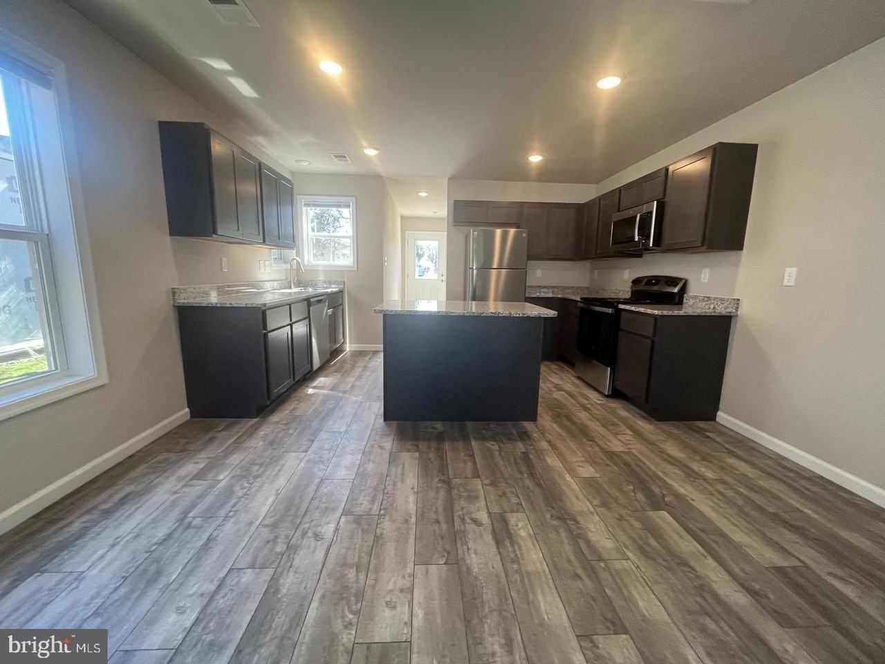 409 W 5th St #B - Photo 7 of 26
