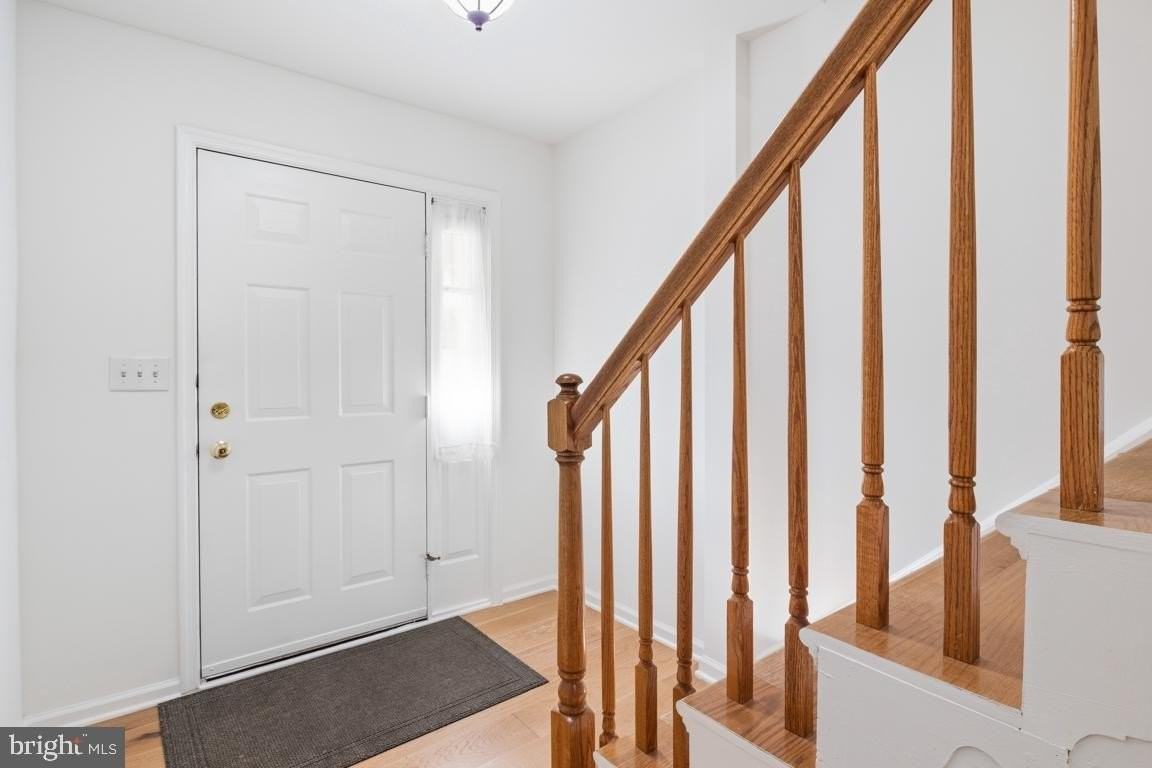 171 Vernon Ct - Photo 3 of 31