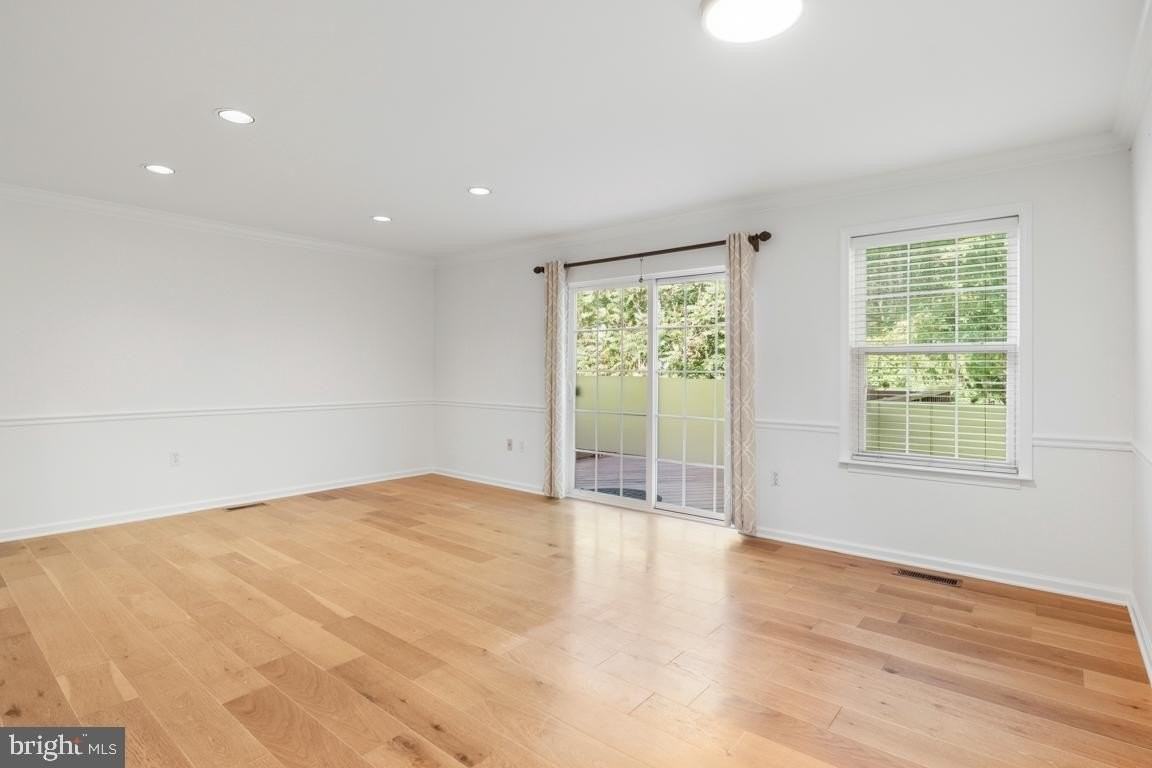 171 Vernon Ct - Photo 4 of 31