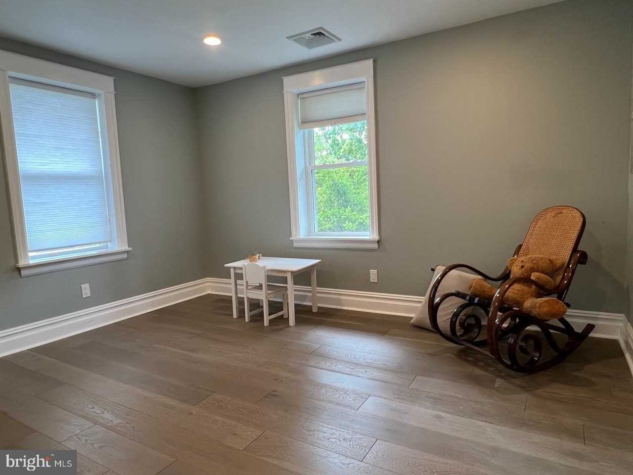 1328 Edge Hill Rd - Photo 6 of 29