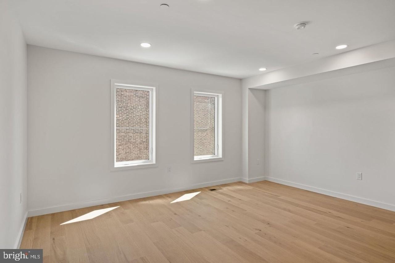 2613 E Tioga St - Photo 6 of 47