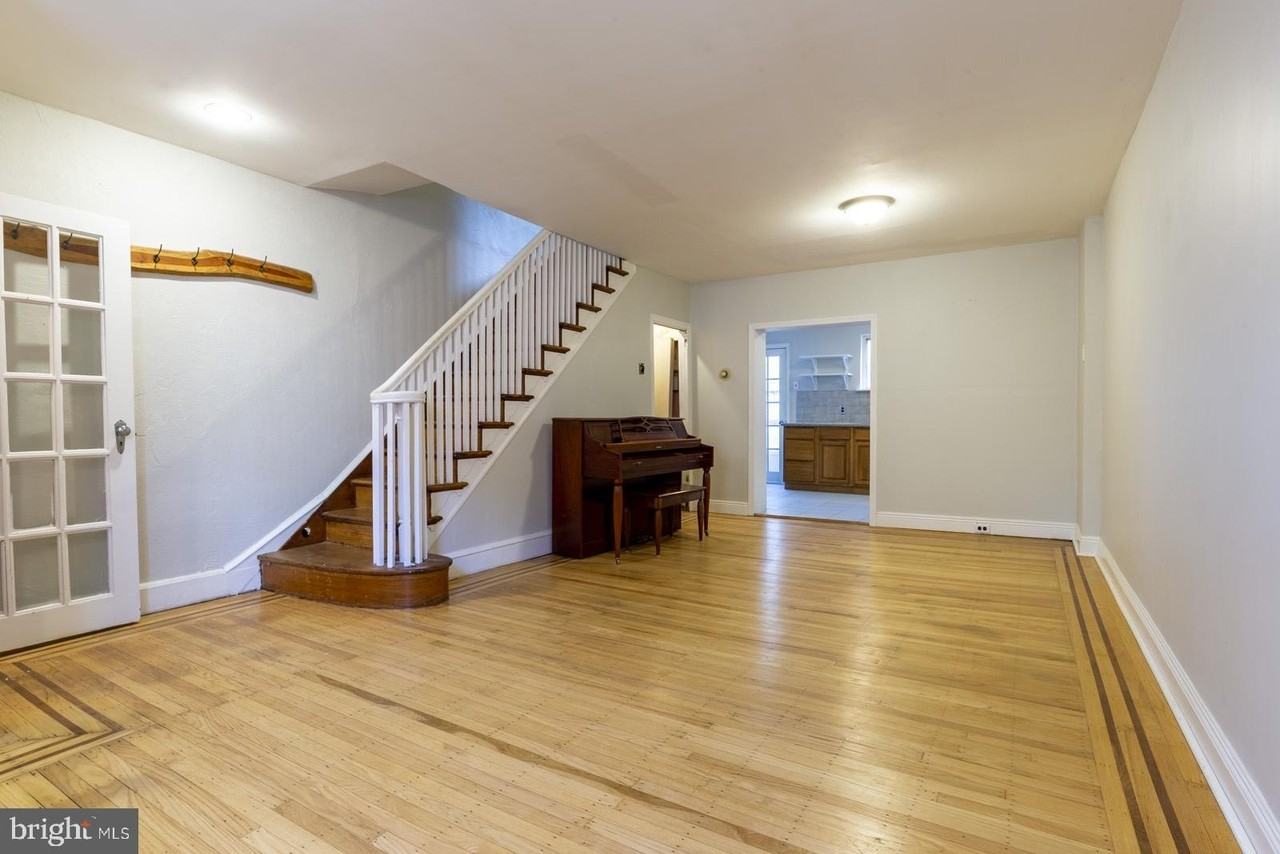 1239 S Alder St - Photo 2 of 22