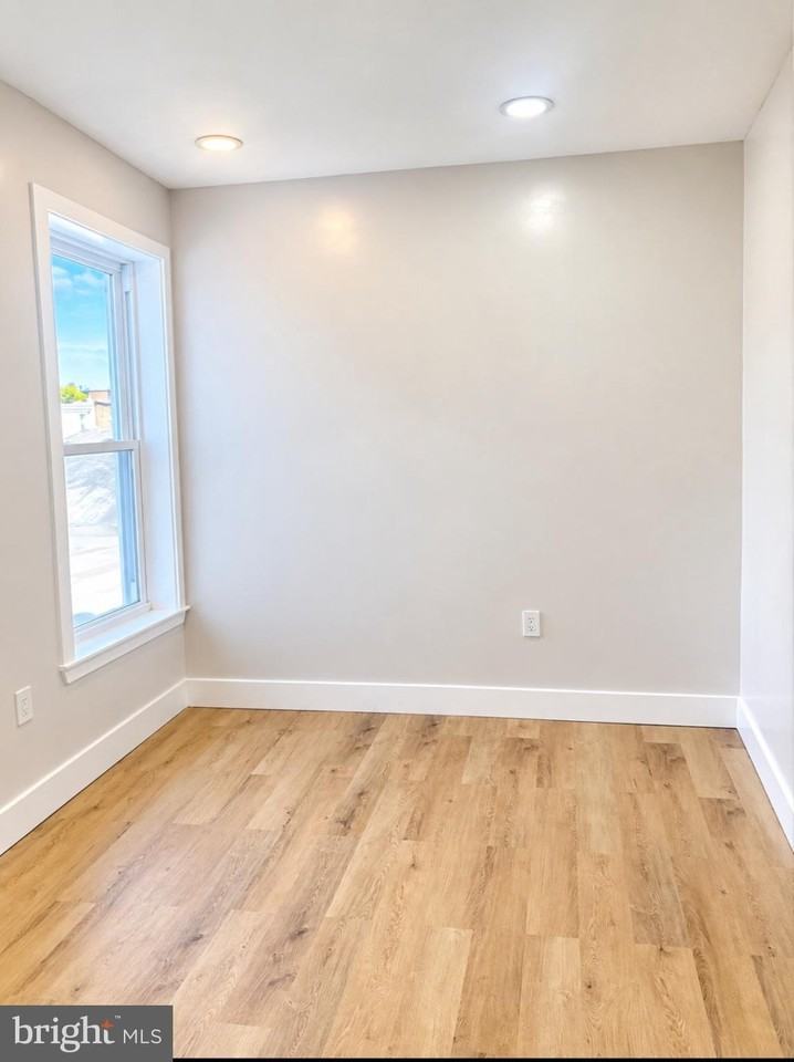 6338 Ogontz Ave #1st - Photo 5 of 7
