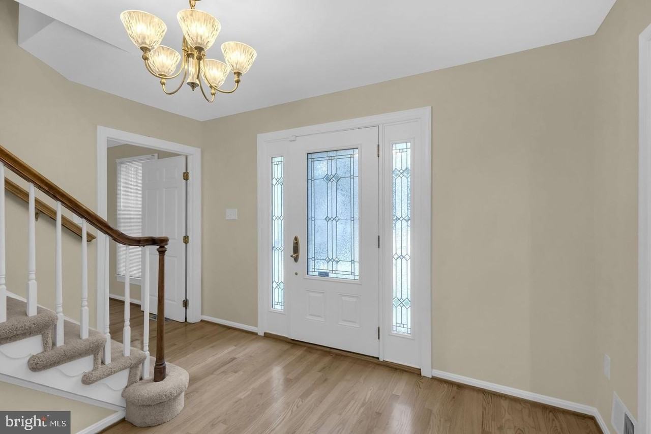2206 Fort Ward Pl - Photo 2 of 46