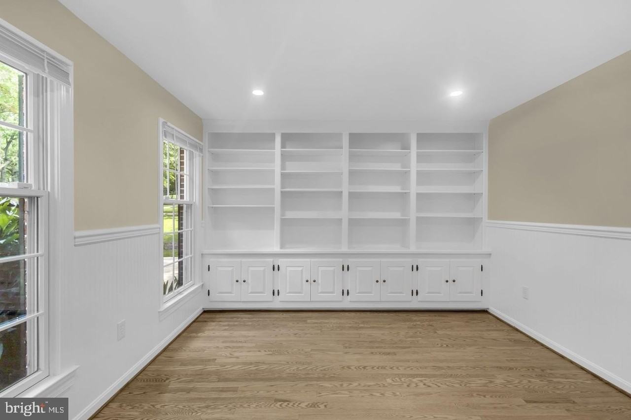 2206 Fort Ward Pl - Photo 3 of 46