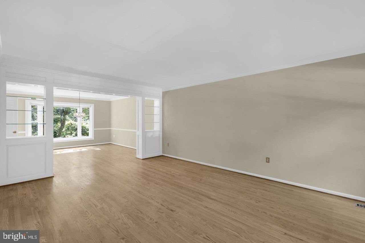 2206 Fort Ward Pl - Photo 4 of 46
