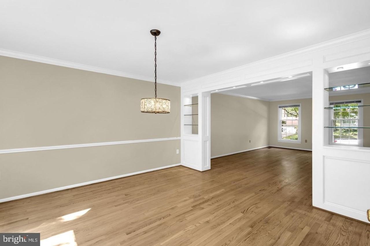 2206 Fort Ward Pl - Photo 6 of 46