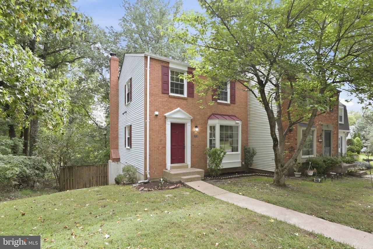 2915 Ellenwood Dr - Photo 3 of 26