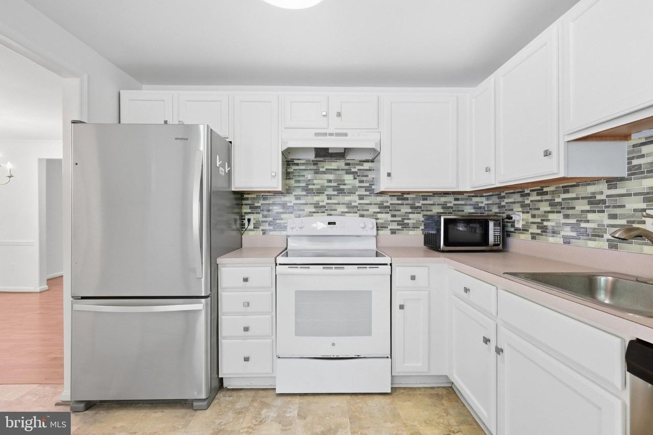 2915 Ellenwood Dr - Photo 6 of 26