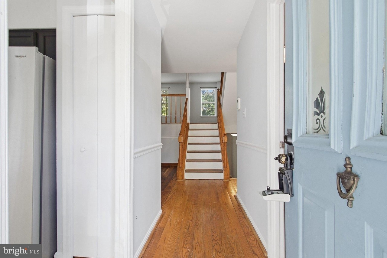 9617 Pierrpont St - Photo 3 of 36