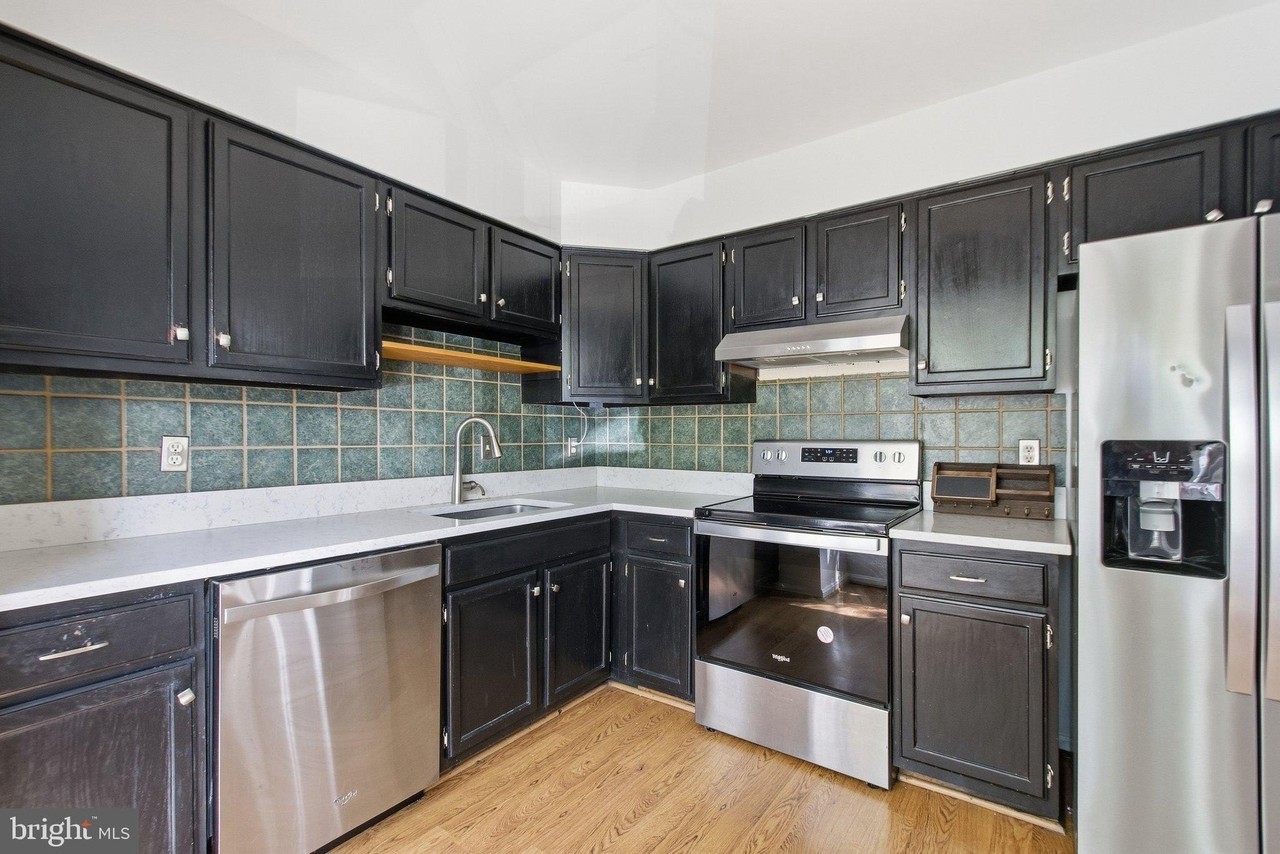 9617 Pierrpont St - Photo 6 of 36