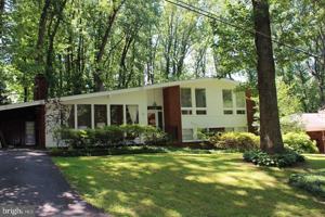 featured image of 3720 Woodland Cir