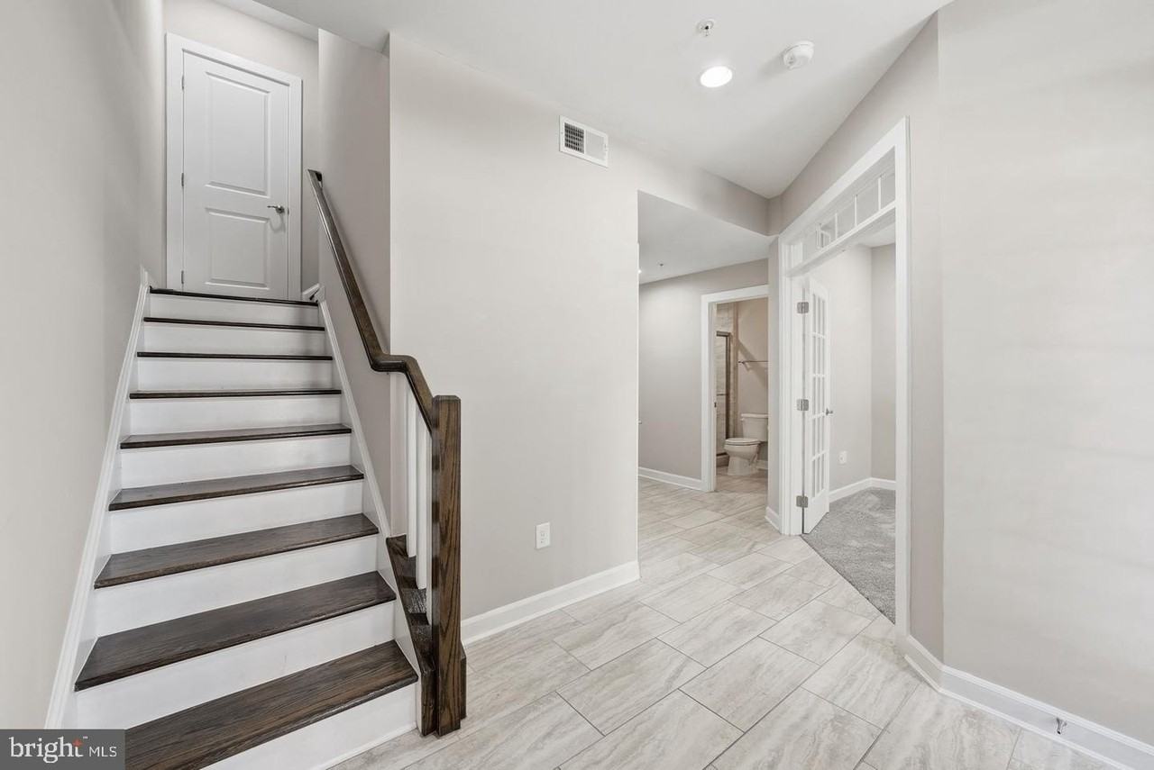 13717 Neil Armstrong Ave - Photo 3 of 46