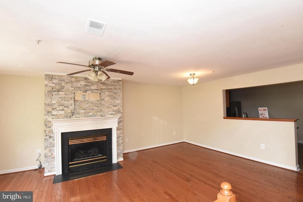 7953 Coachcrest Ct - Photo 3 of 36