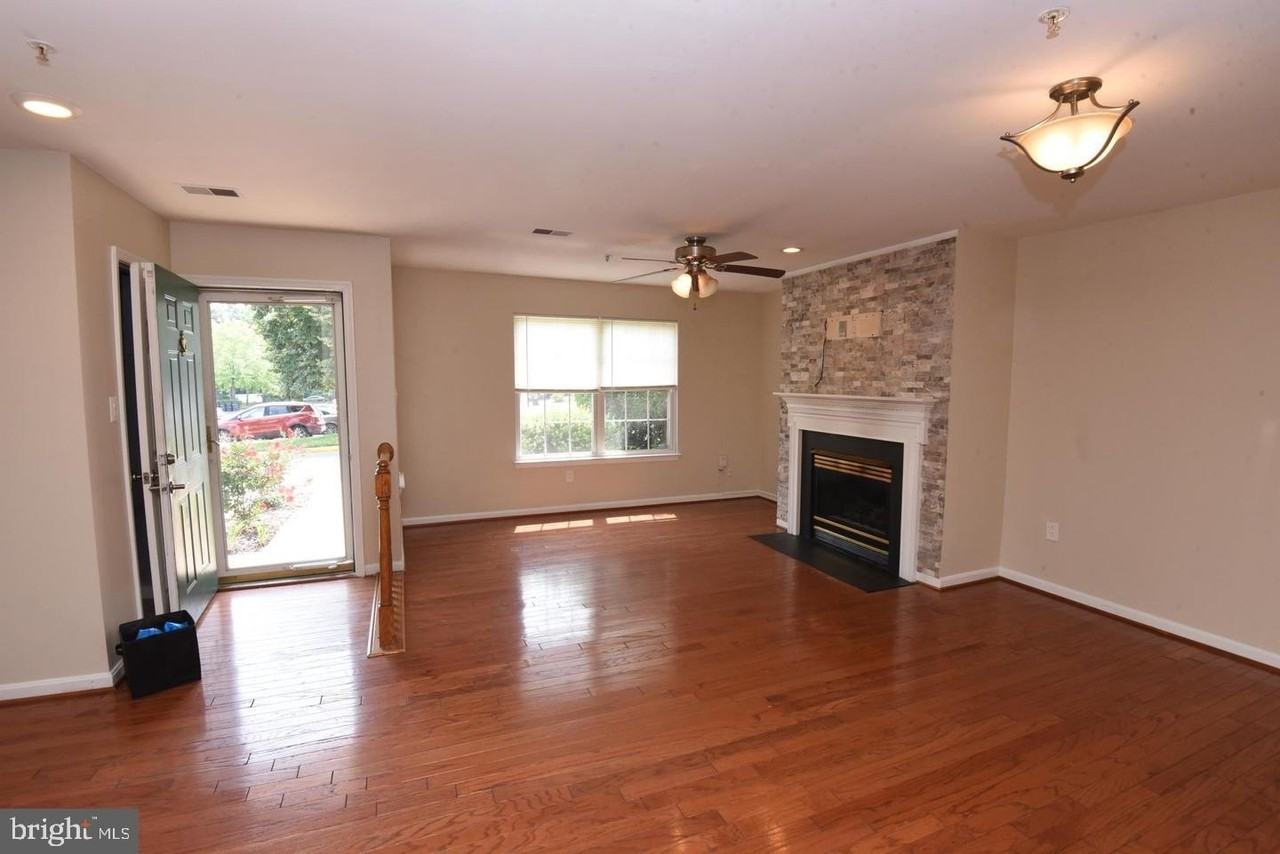 7953 Coachcrest Ct - Photo 4 of 36