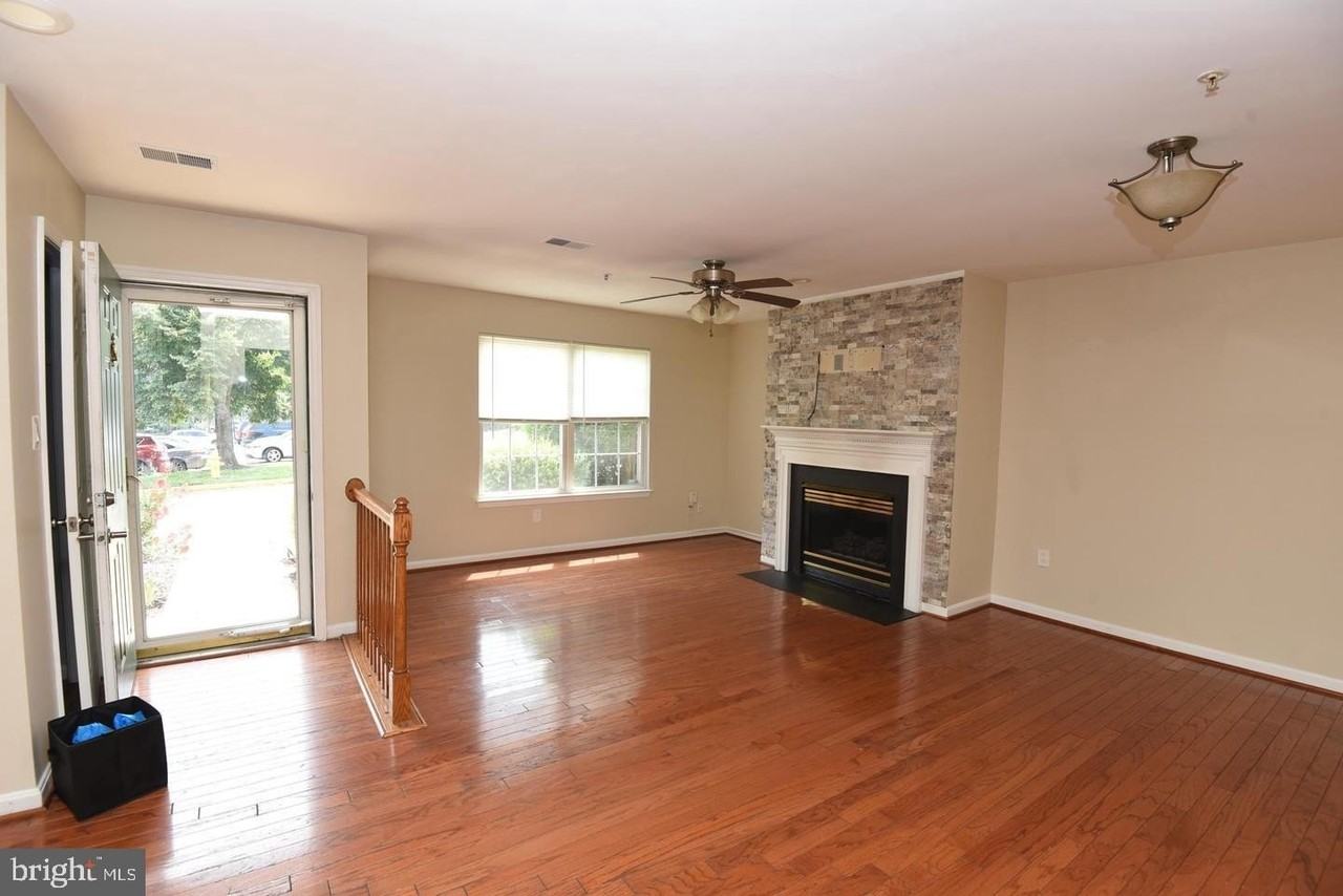 7953 Coachcrest Ct - Photo 5 of 36