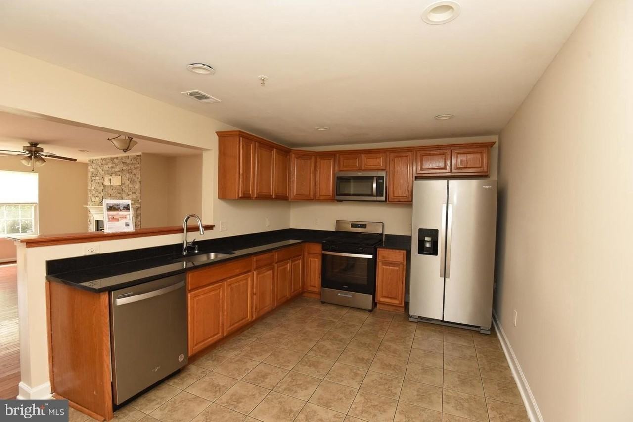 7953 Coachcrest Ct - Photo 6 of 36
