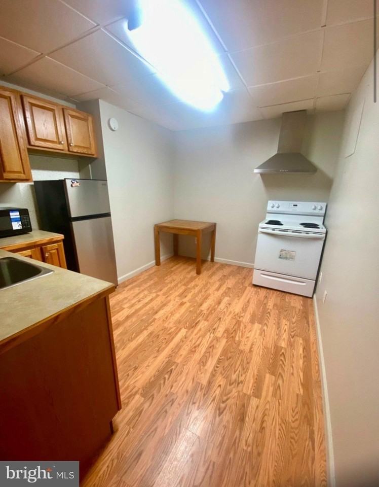 10321 Watford Ln - Photo 2 of 8