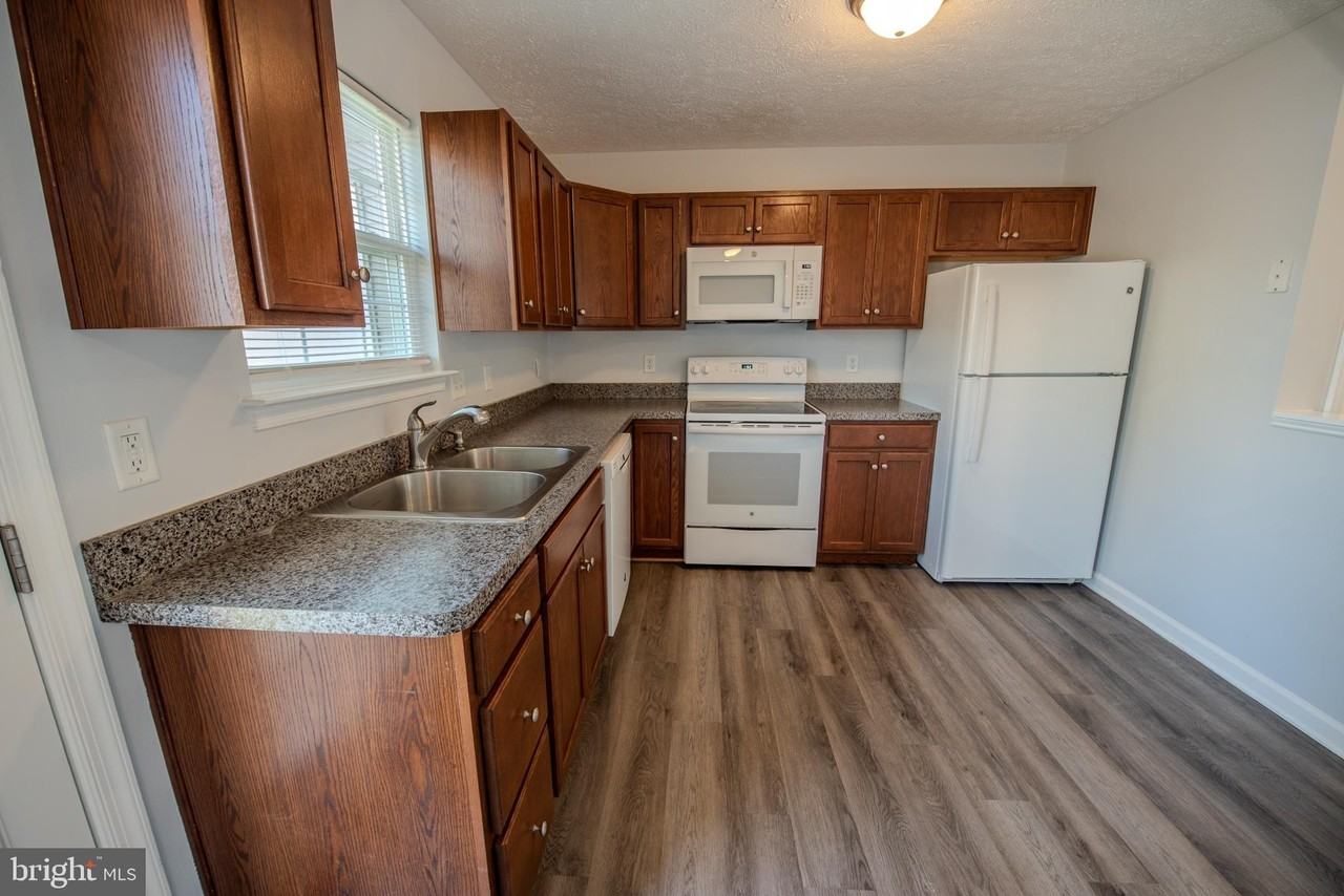 2926 Sorrell Ct - Photo 2 of 28