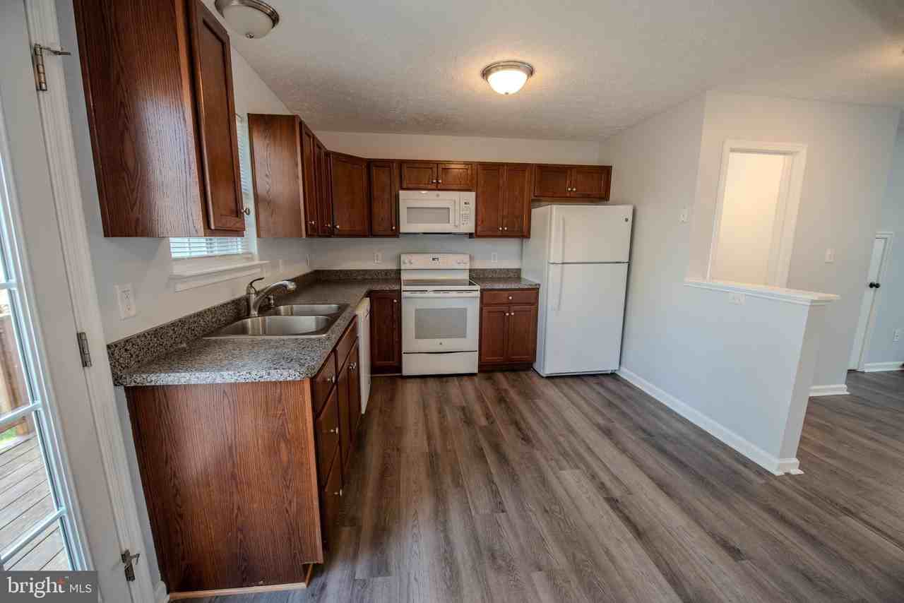 2926 Sorrell Ct - Photo 4 of 28