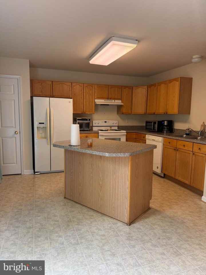 34 Grindstone Dr - Photo 2 of 32