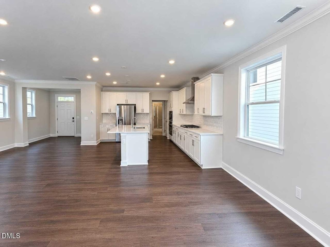 520 Everglow Ln - Photo 4 of 32