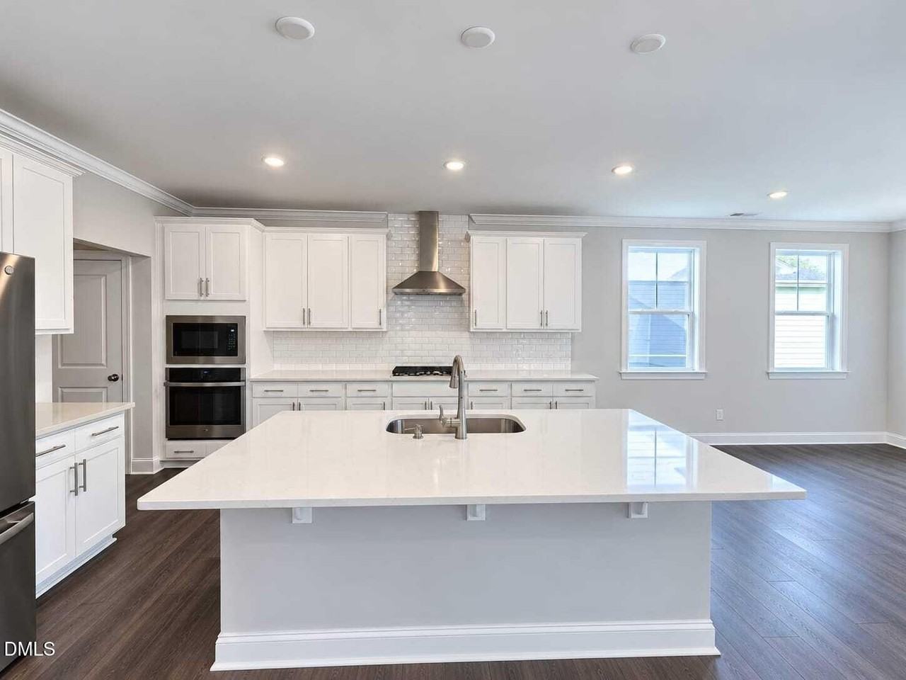 520 Everglow Ln - Photo 5 of 32