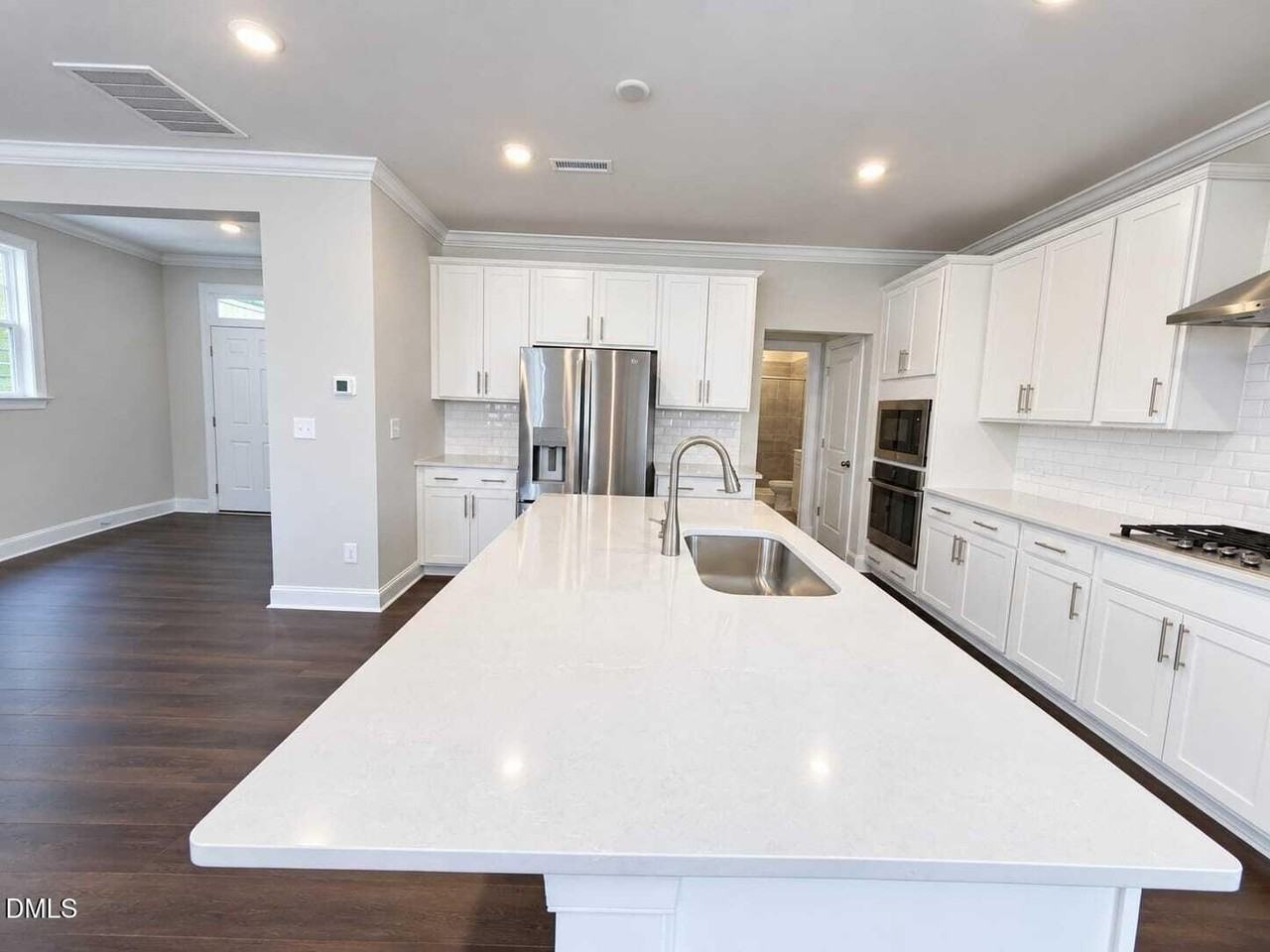 520 Everglow Ln - Photo 6 of 32