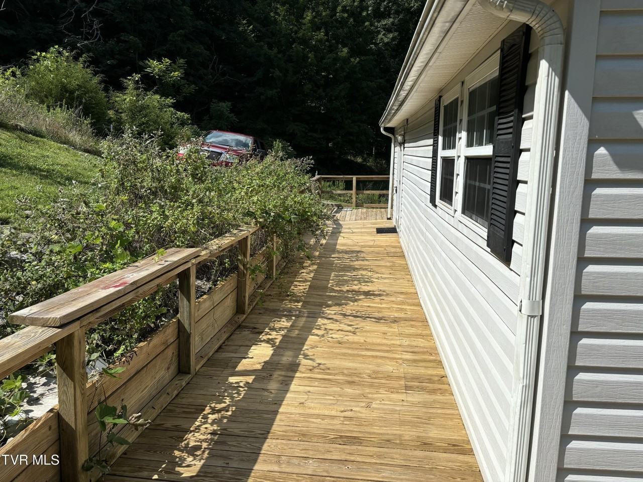 154 Joe Green Rd - Photo 3 of 17