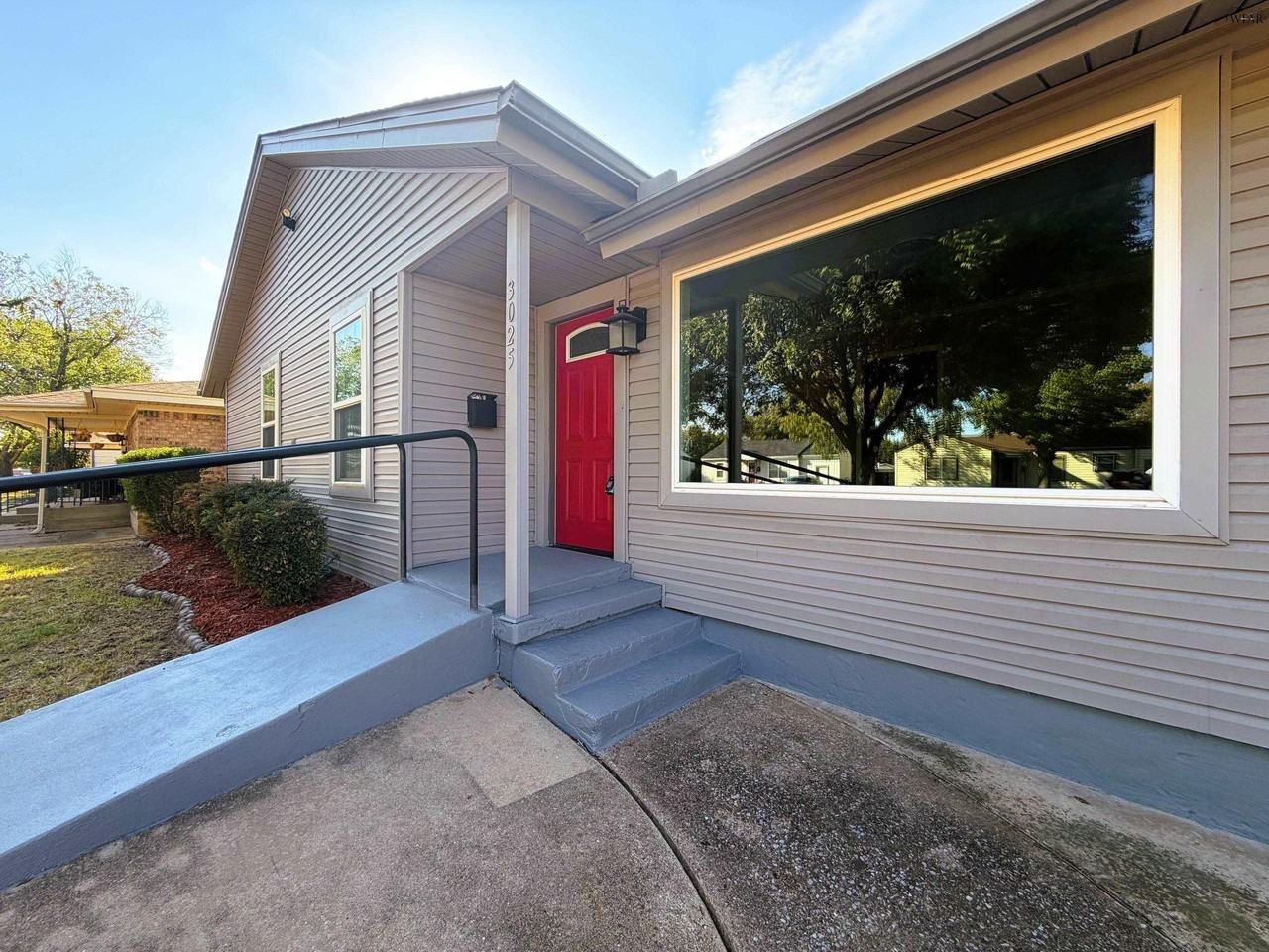 3025 Abbott Ave - Photo 2 of 40