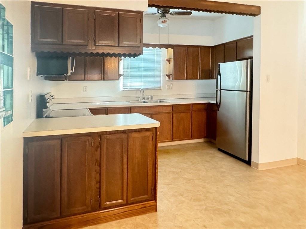 1129 Washington Ave - Photo 4 of 26